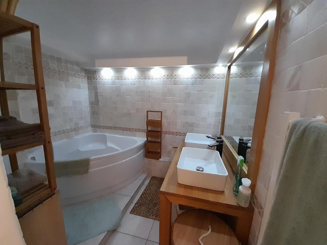 โดแมน ลา โบรี Hotel ตรองส์-ออง-โปรวองซ์ ภายนอก รูปภาพ